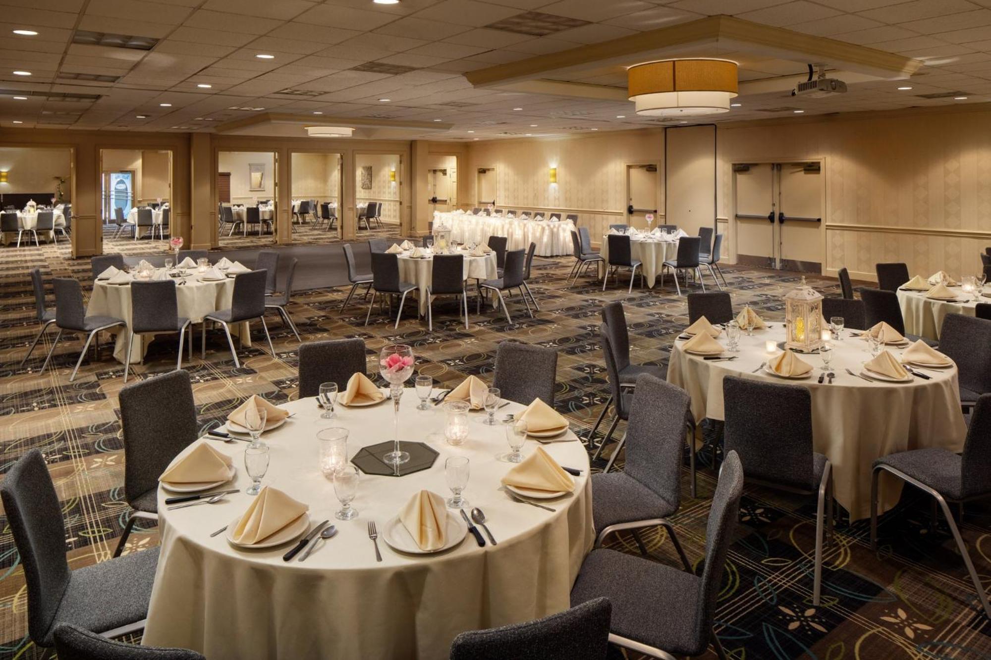 Holiday Inn Weirton-Steubenville Area Exterior foto