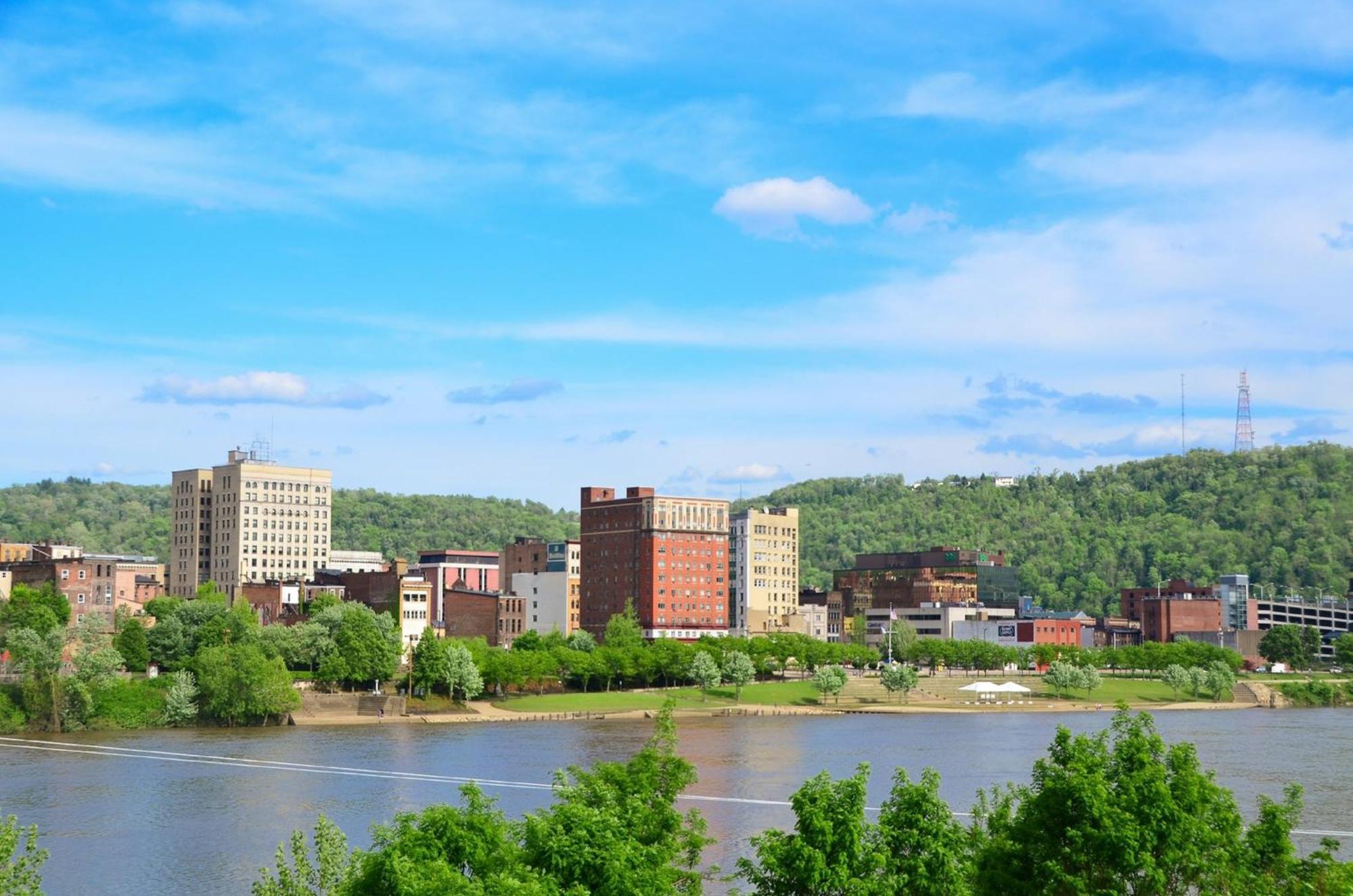 Holiday Inn Weirton-Steubenville Area Exterior foto
